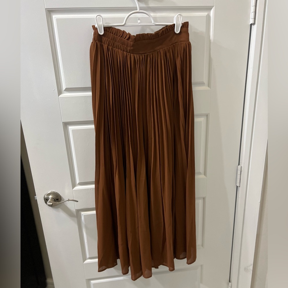 Promesa | Elegant Brown Pleated Skirt